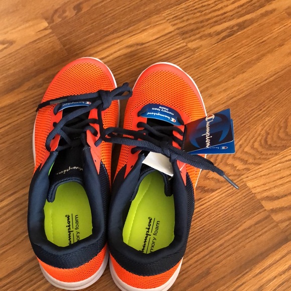 MEN’ S CHAMPION GYM SHOES SIZE 10 1/2! NEW WITH TAGS ON IT! SMOKE FREE HOME! - Picture 5 of 8